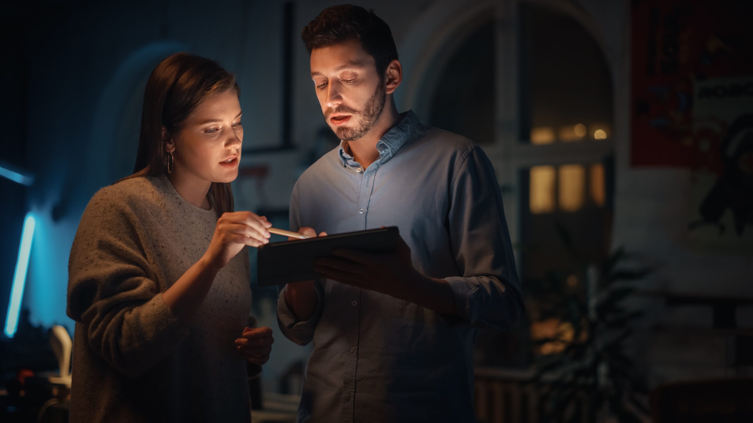 Silhouettes,Of,Diverse,Business,People,Working,Together,,Toned,Image,Of